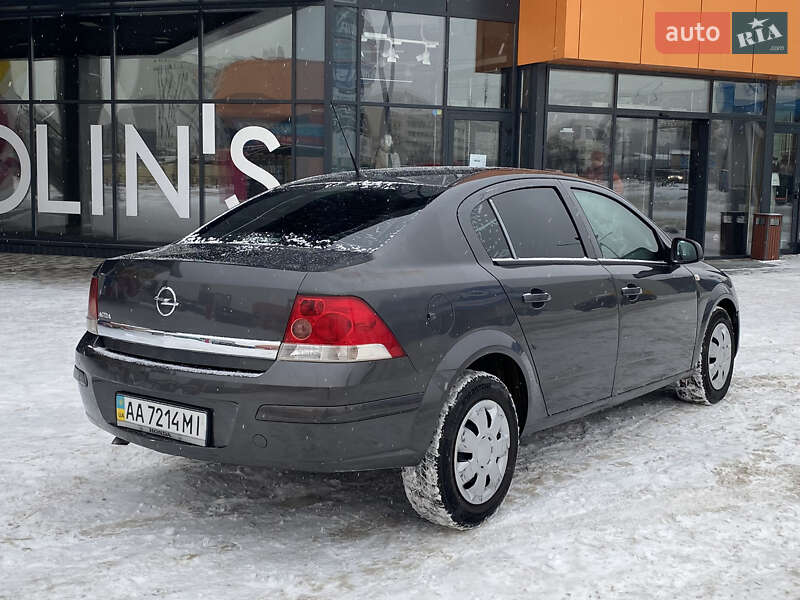 Седан Opel Astra 2012 в Киеве