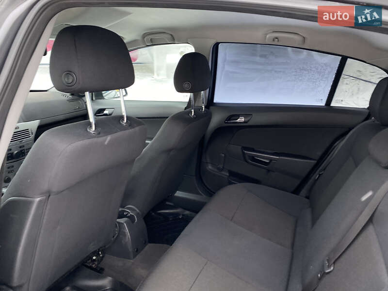 Седан Opel Astra 2012 в Киеве