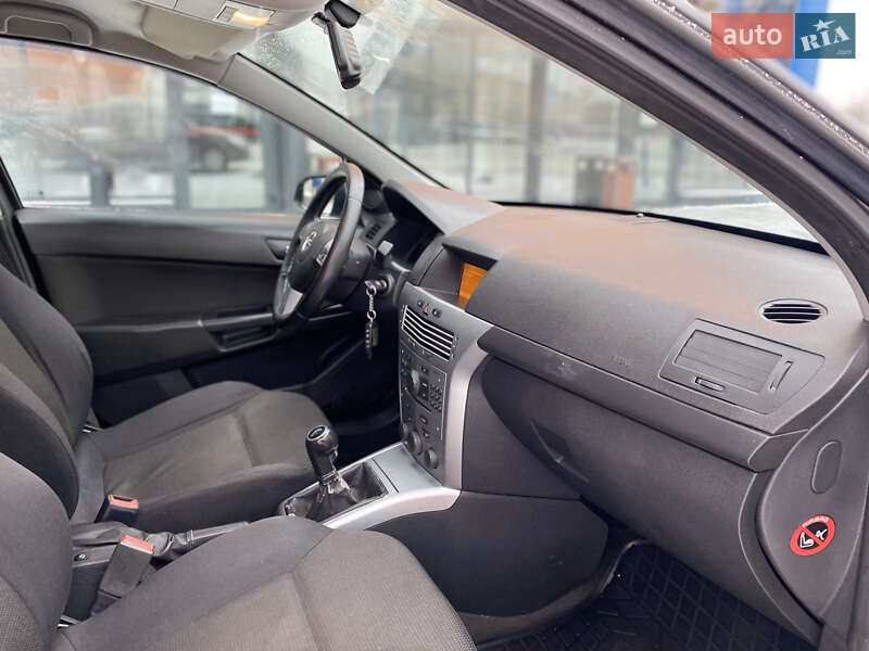 Седан Opel Astra 2012 в Киеве