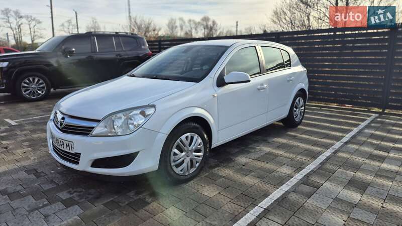 Хэтчбек Opel Astra 2009 в Каменке-Бугской фото 2 Хэтчбек Opel Astra 2009 в Каменке-Бугской