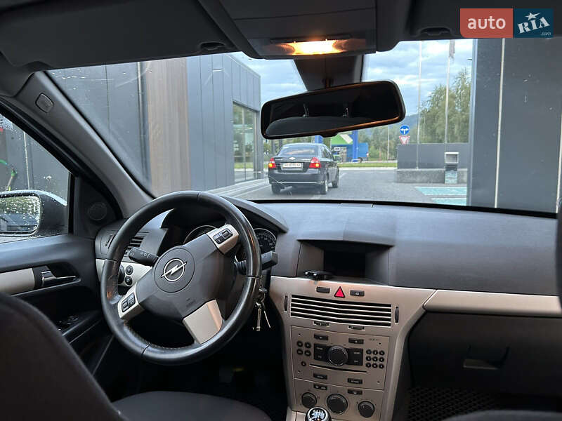 Хэтчбек Opel Astra 2007 в Тячеве фото 11 Хэтчбек Opel Astra 2007 в Тячеве