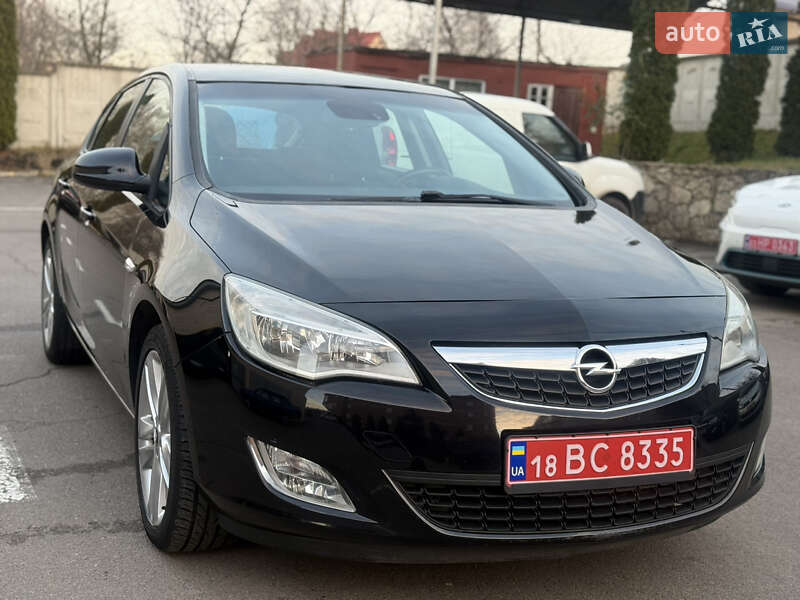 Хэтчбек Opel Astra 2010 в Ровно