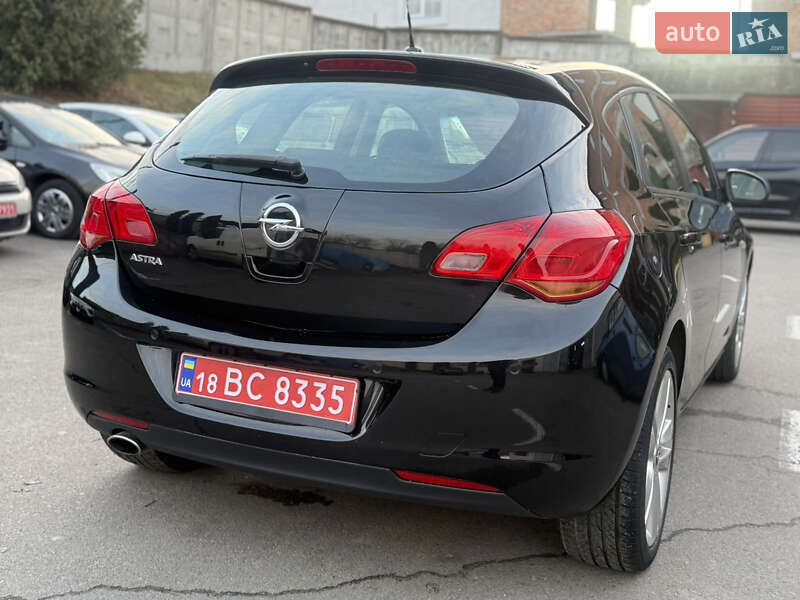 Хэтчбек Opel Astra 2010 в Ровно