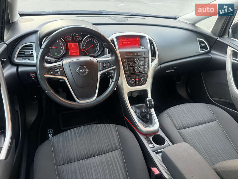 Хэтчбек Opel Astra 2010 в Ровно