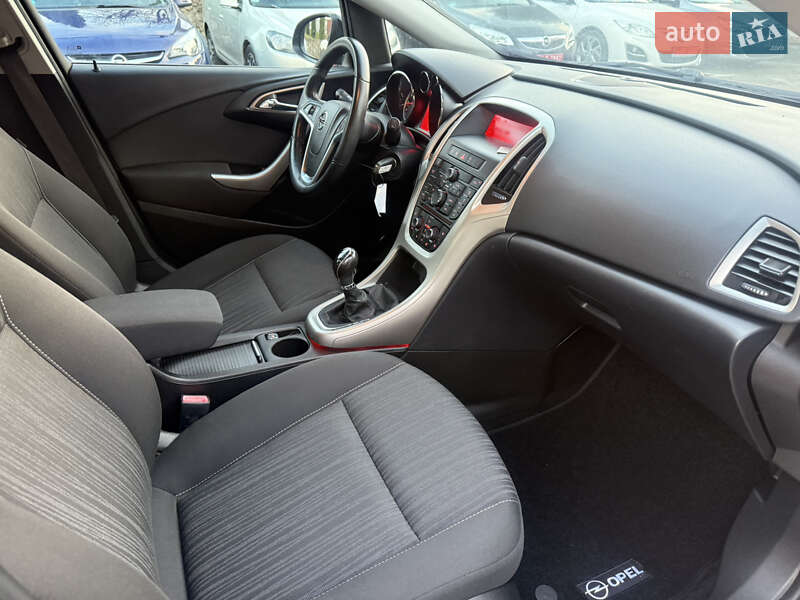Хэтчбек Opel Astra 2010 в Ровно
