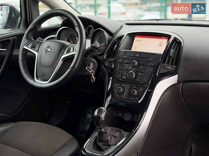 Универсал Opel Astra 2015 в Днепре