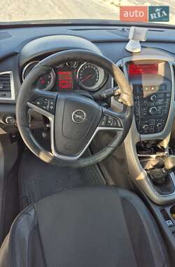 Универсал Opel Astra 2013 в Буче