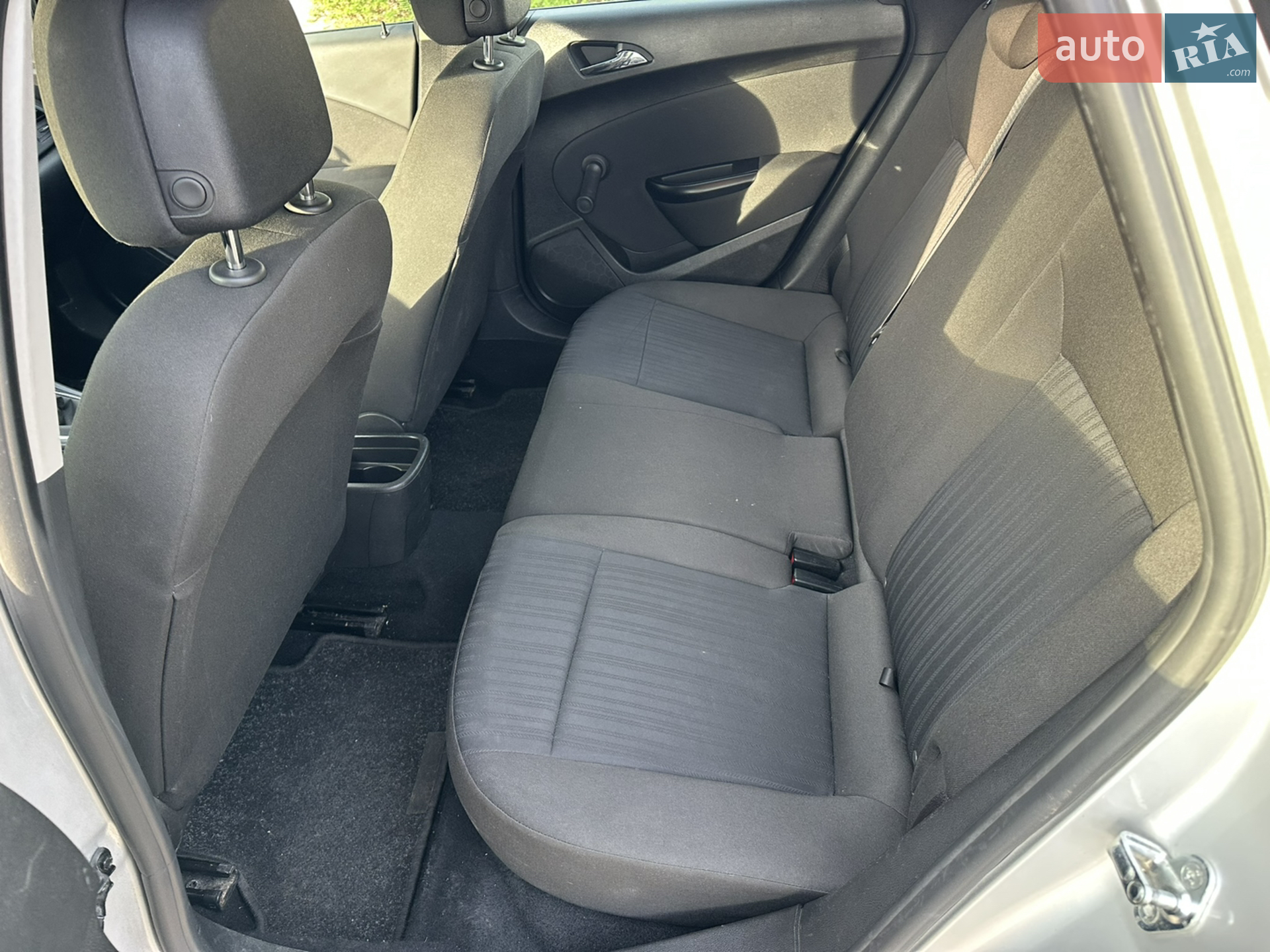 2010 Opel Astra - мініатюра 18