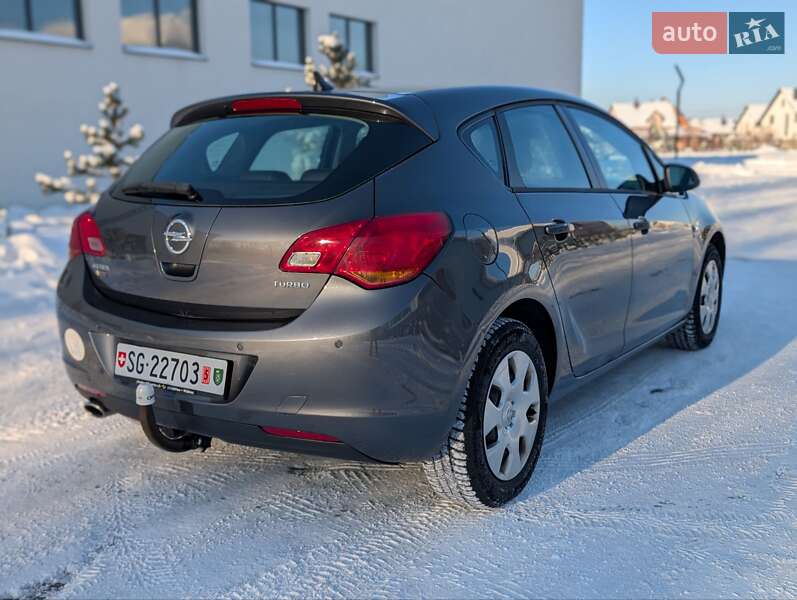 Хэтчбек Opel Astra 2012 в Луцке