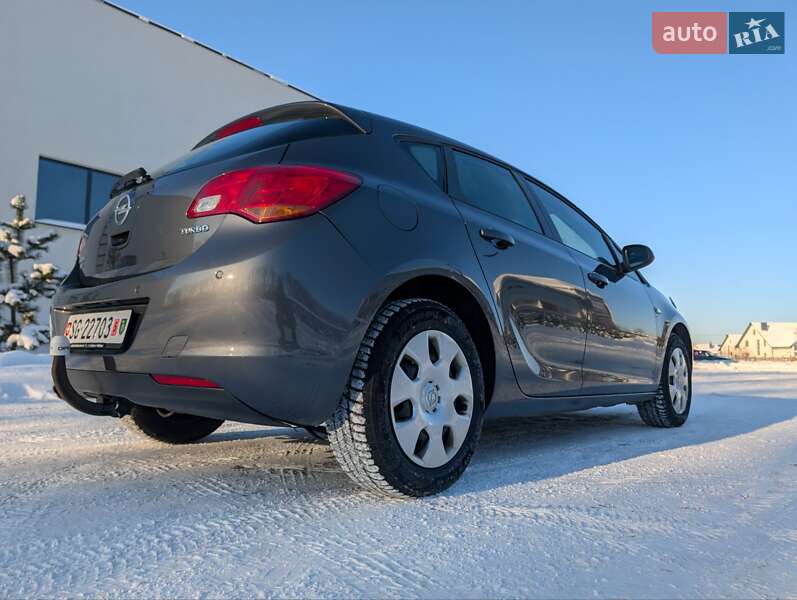 Хэтчбек Opel Astra 2012 в Луцке
