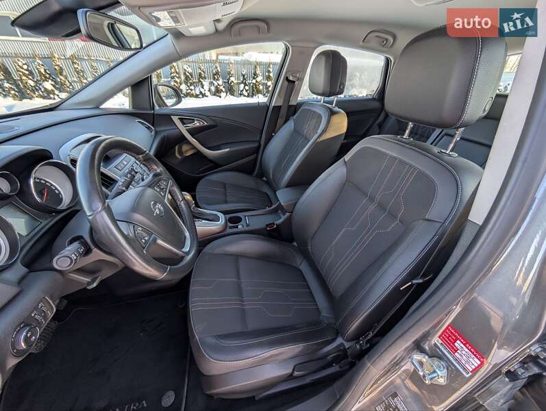 Хэтчбек Opel Astra 2012 в Луцке
