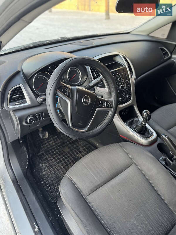 Универсал Opel Astra 2012 в Киеве