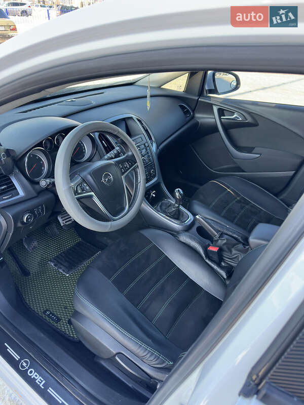 Хэтчбек Opel Astra 2014 в Ковеле