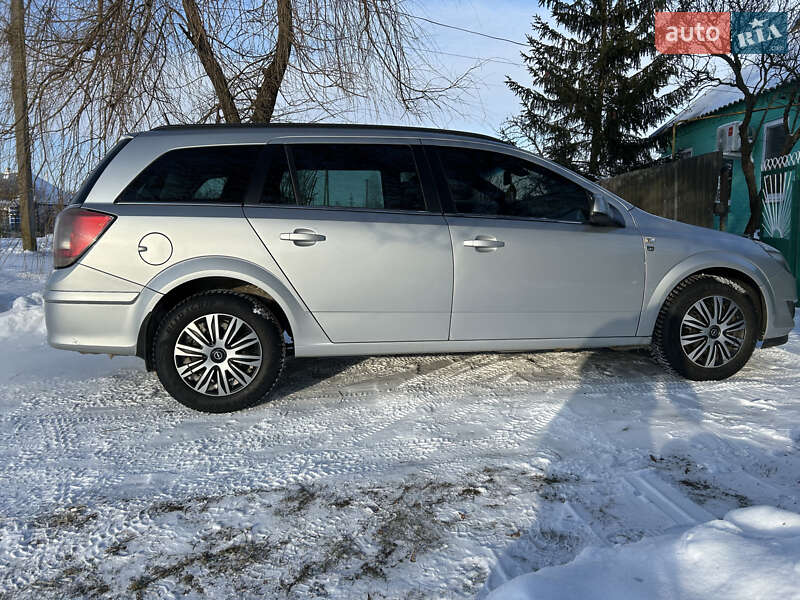 Универсал Opel Astra 2010 в Лозовой