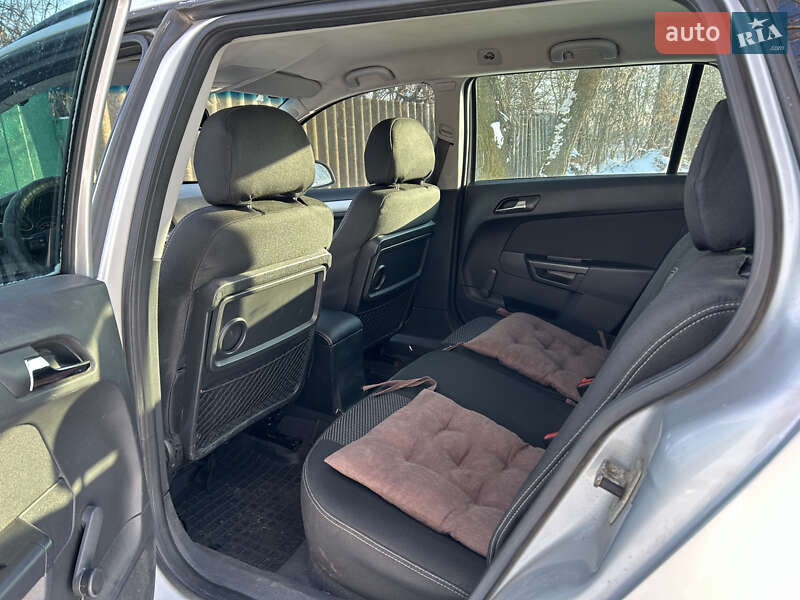 Универсал Opel Astra 2010 в Лозовой