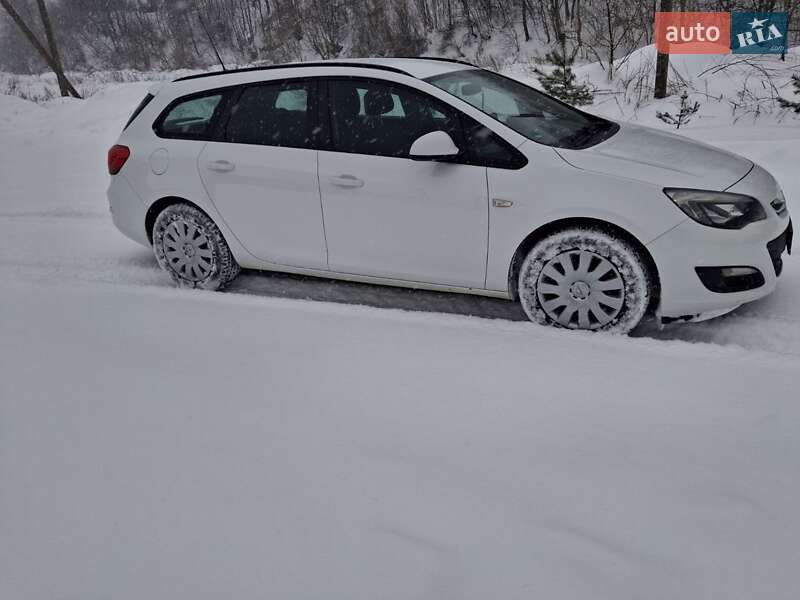 Универсал Opel Astra 2015 в Дрогобыче