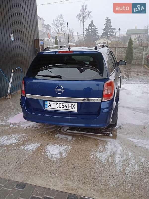 Универсал Opel Astra 2011 в Богородчанах