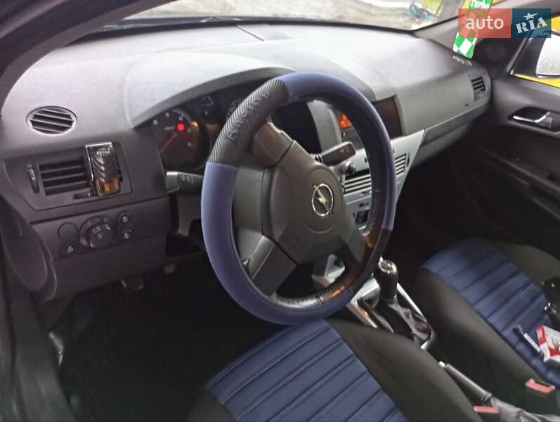 Универсал Opel Astra 2011 в Богородчанах