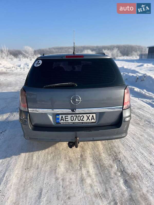 Универсал Opel Astra 2007 в Буштыне