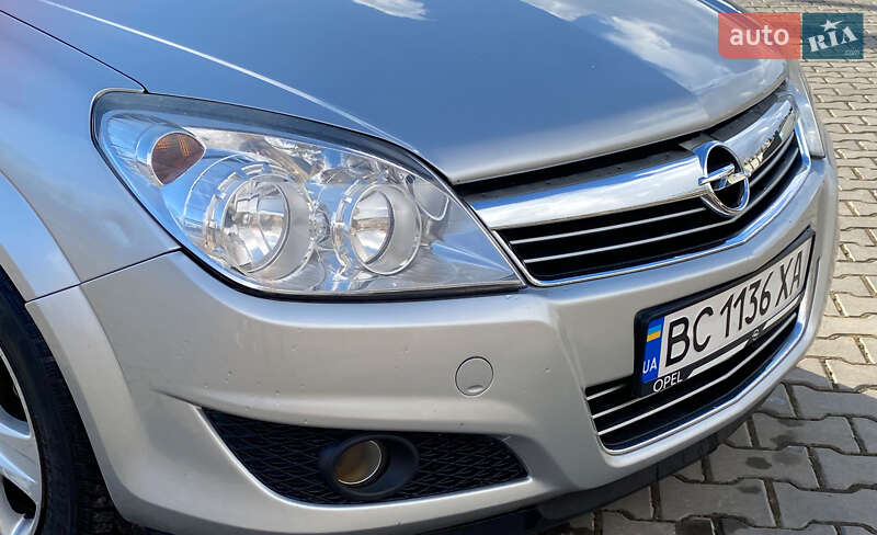 Универсал Opel Astra 2009 в Дрогобыче