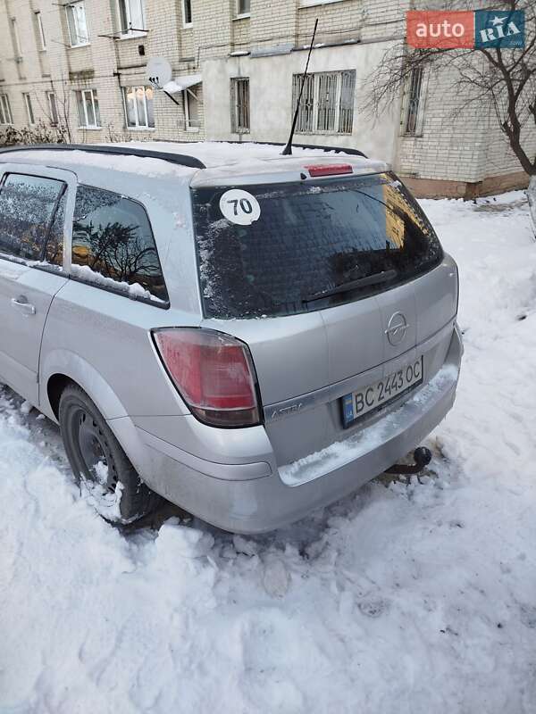 Универсал Opel Astra 2005 в Винниках