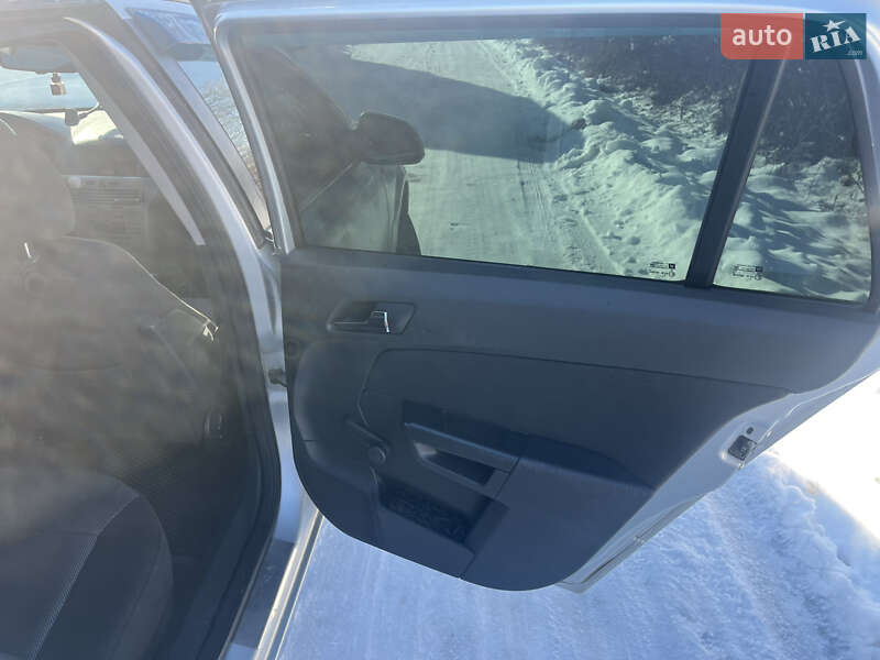 Универсал Opel Astra 2009 в Хусте