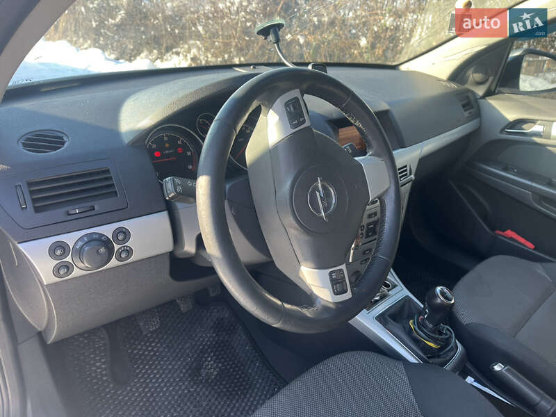 Универсал Opel Astra 2009 в Хусте