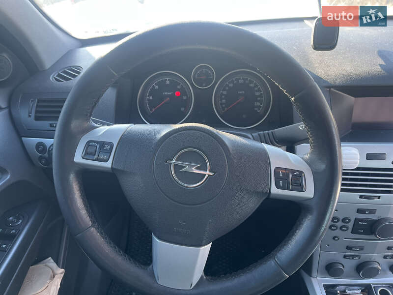 Универсал Opel Astra 2009 в Хусте