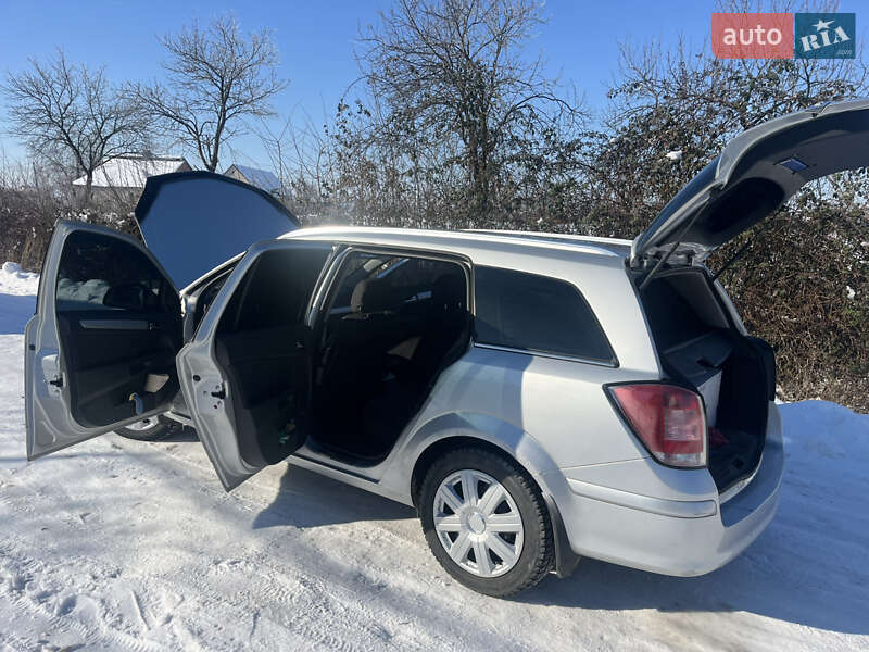 Универсал Opel Astra 2009 в Хусте