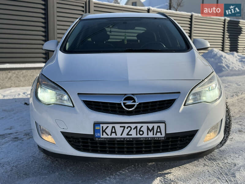 Универсал Opel Astra 2011 в Хмельницком
