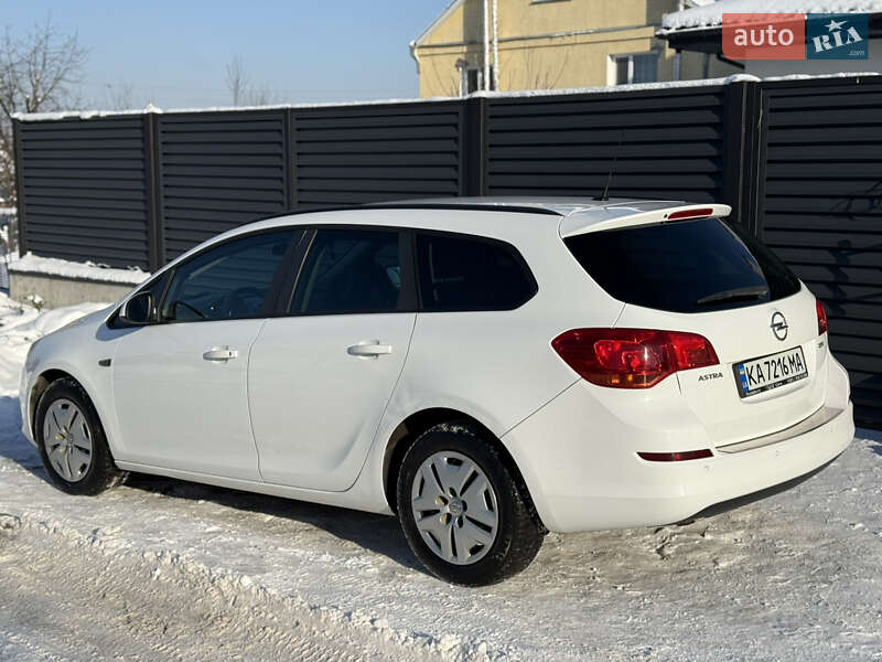 Универсал Opel Astra 2011 в Хмельницком