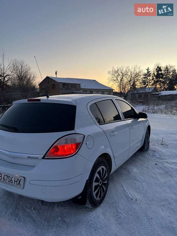 Хэтчбек Opel Astra 2005 в Немирове