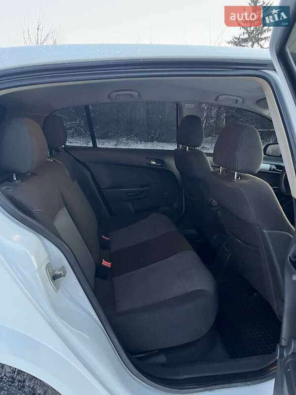 Хэтчбек Opel Astra 2005 в Немирове