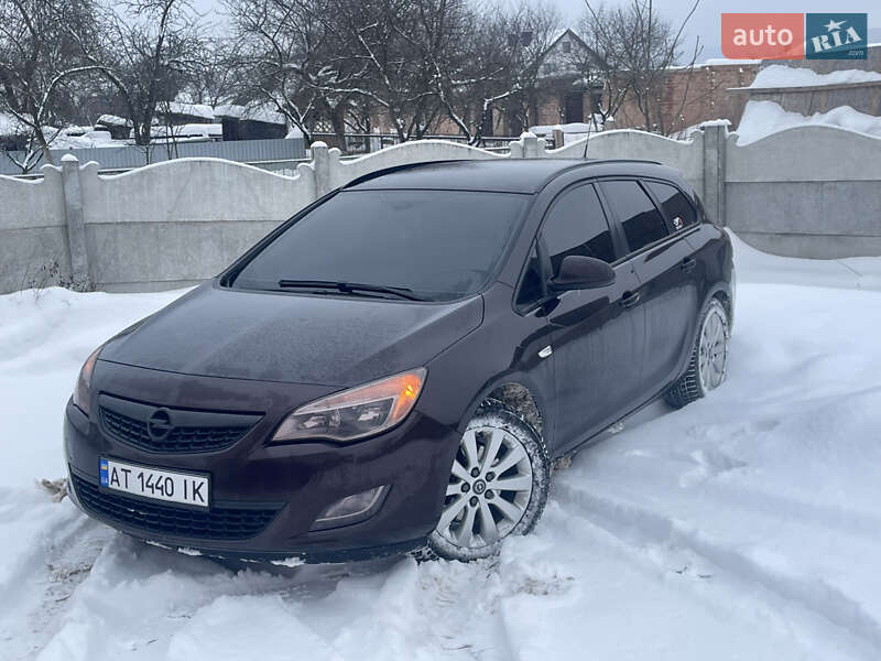 Универсал Opel Astra 2011 в Ивано-Франковске