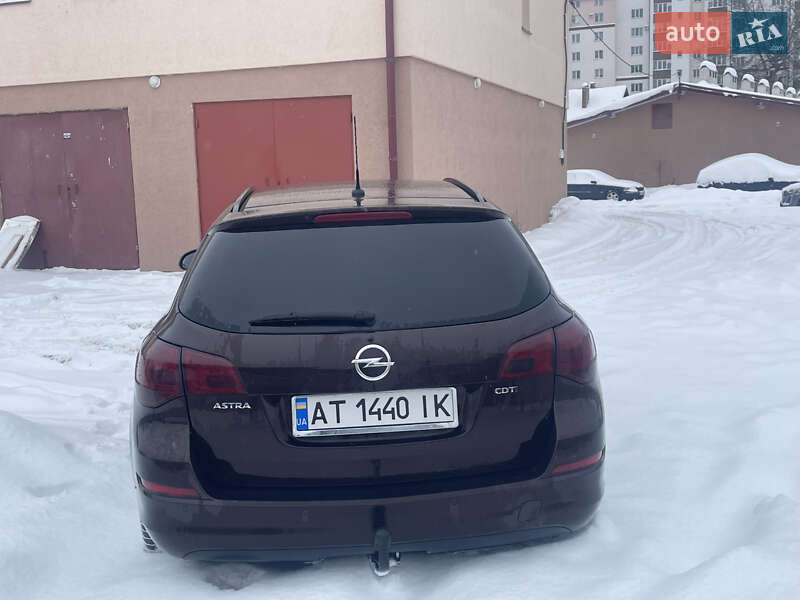 Универсал Opel Astra 2011 в Ивано-Франковске