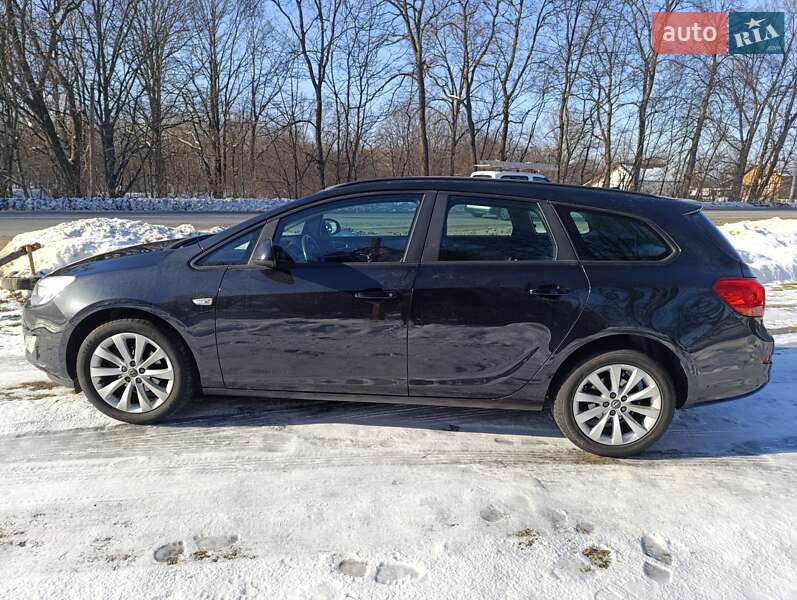 Универсал Opel Astra 2012 в Стрые