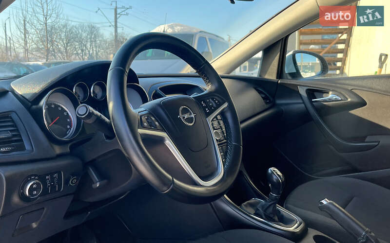 Универсал Opel Astra 2014 в Стрые