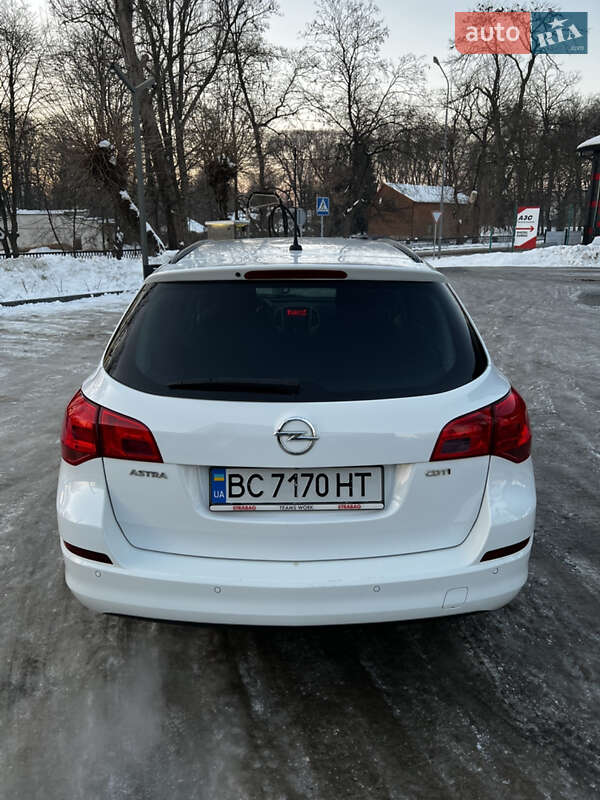 Универсал Opel Astra 2011 в Самборе