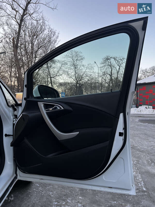 Универсал Opel Astra 2011 в Самборе