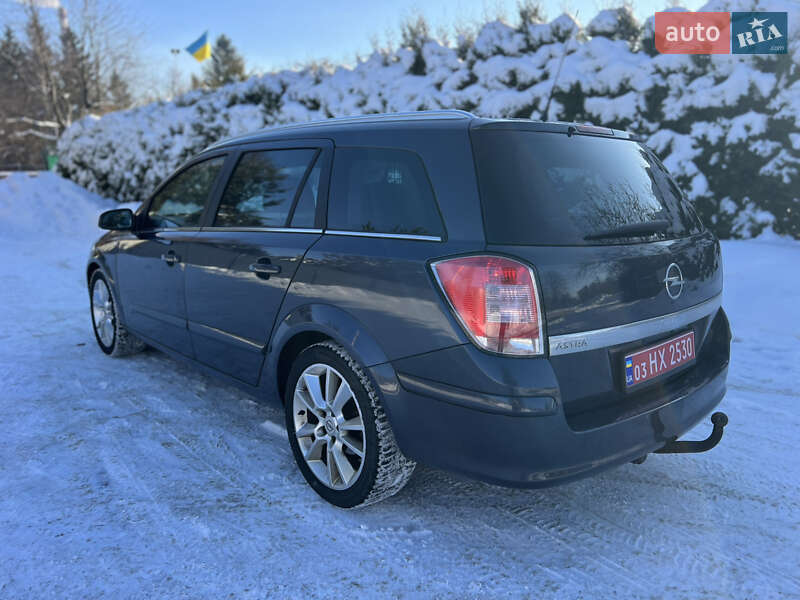Универсал Opel Astra 2009 в Луцке