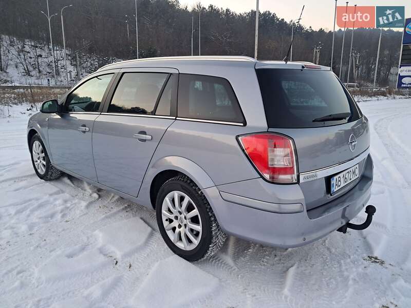 Универсал Opel Astra 2009 в Могилев-Подольске