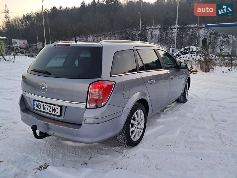 Универсал Opel Astra 2009 в Могилев-Подольске