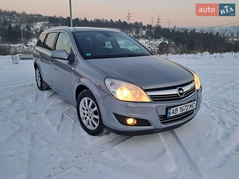 Универсал Opel Astra 2009 в Могилев-Подольске