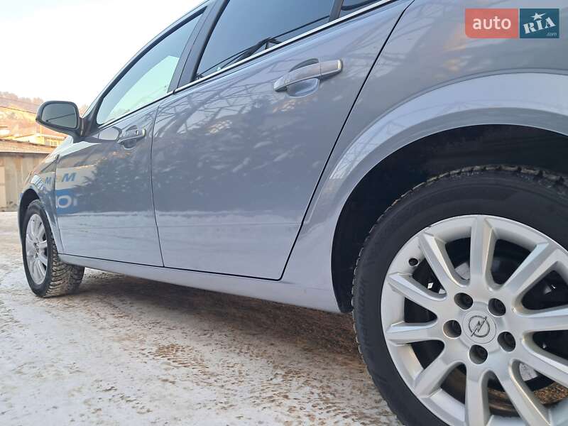 Универсал Opel Astra 2009 в Могилев-Подольске