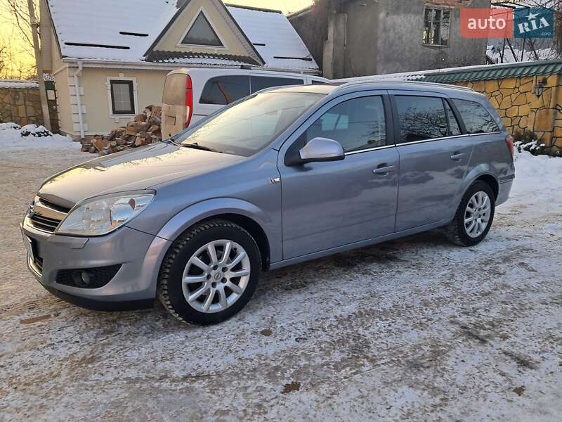 Универсал Opel Astra 2009 в Могилев-Подольске