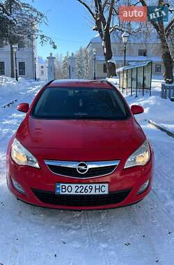 Универсал Opel Astra 2011 в Вишневце