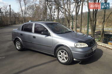 Седан Opel Astra 2006 в Умани