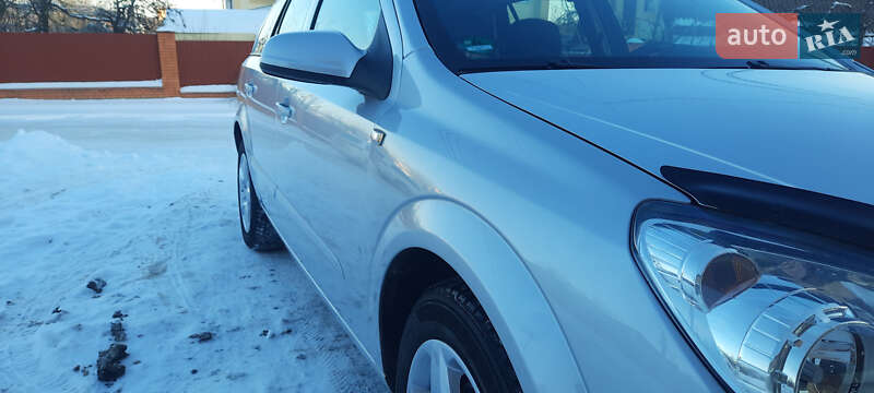 Универсал Opel Astra 2008 в Немирове