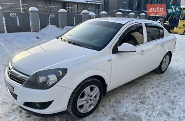 Седан Opel Astra 2013 в Киеве