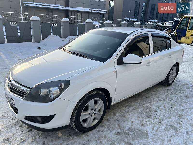 Седан Opel Astra 2013 в Киеве фото Седан Opel Astra 2013 в Киеве